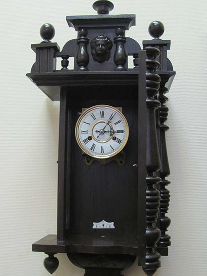 Ремонт старинных настенных часов на Соколе